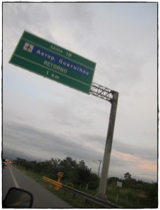 Road sign to GRU airport